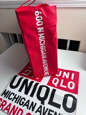 Uniqlo Grand Opening Michigan Ave Chicago Paper Shopper Tote Large Set of 2